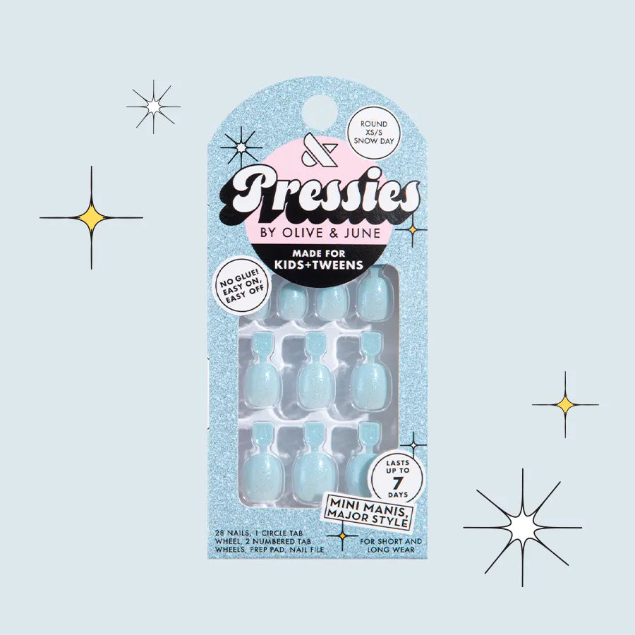 Snow Day - Pressies | Extra Short Short | Round