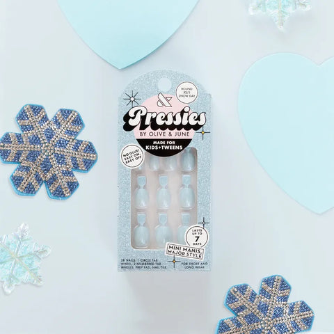 Snow Day - Pressies | Extra Short Short | Round